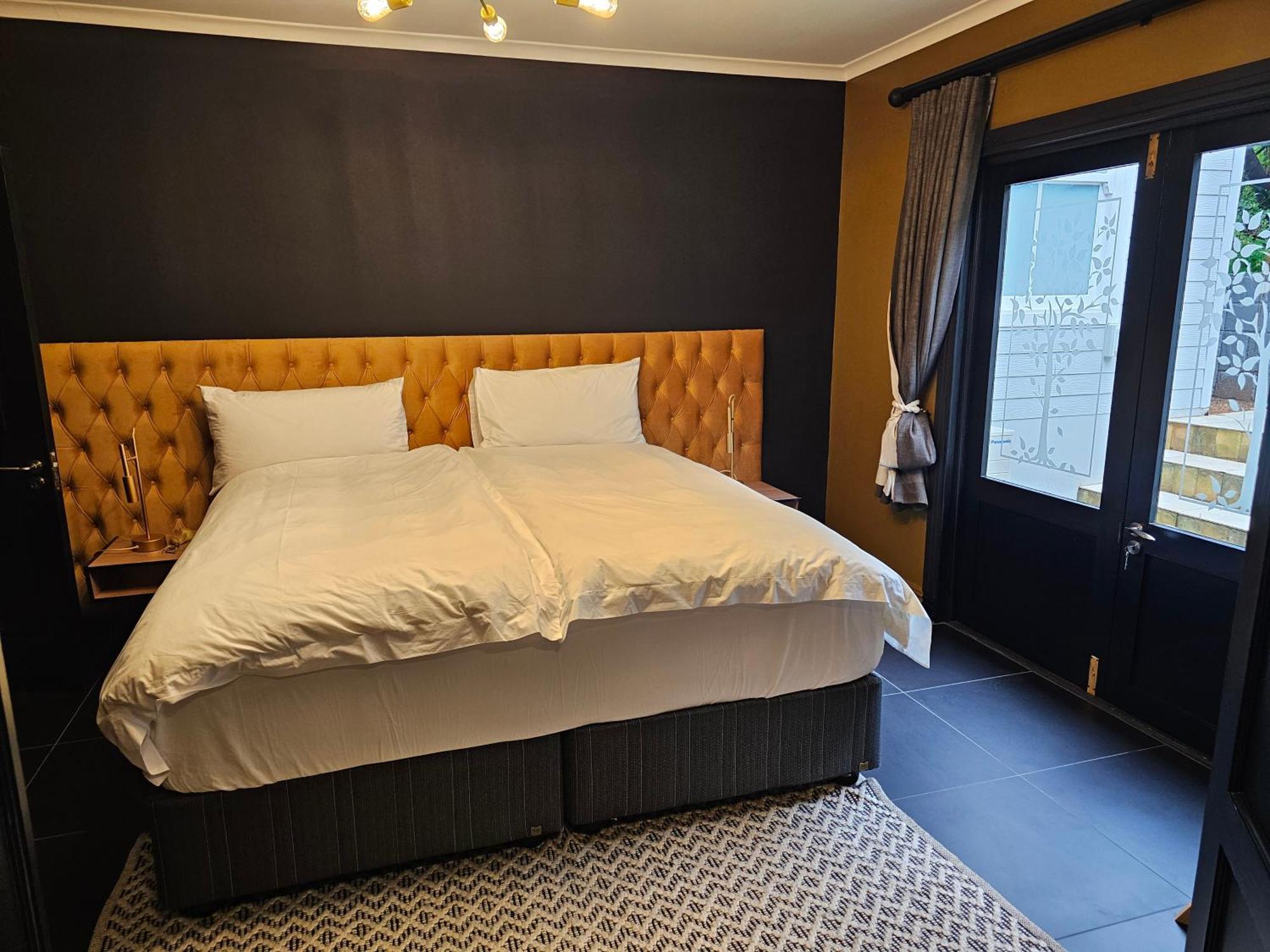 Die Heerenhuys Guest Suites Стелленбос Экстерьер фото