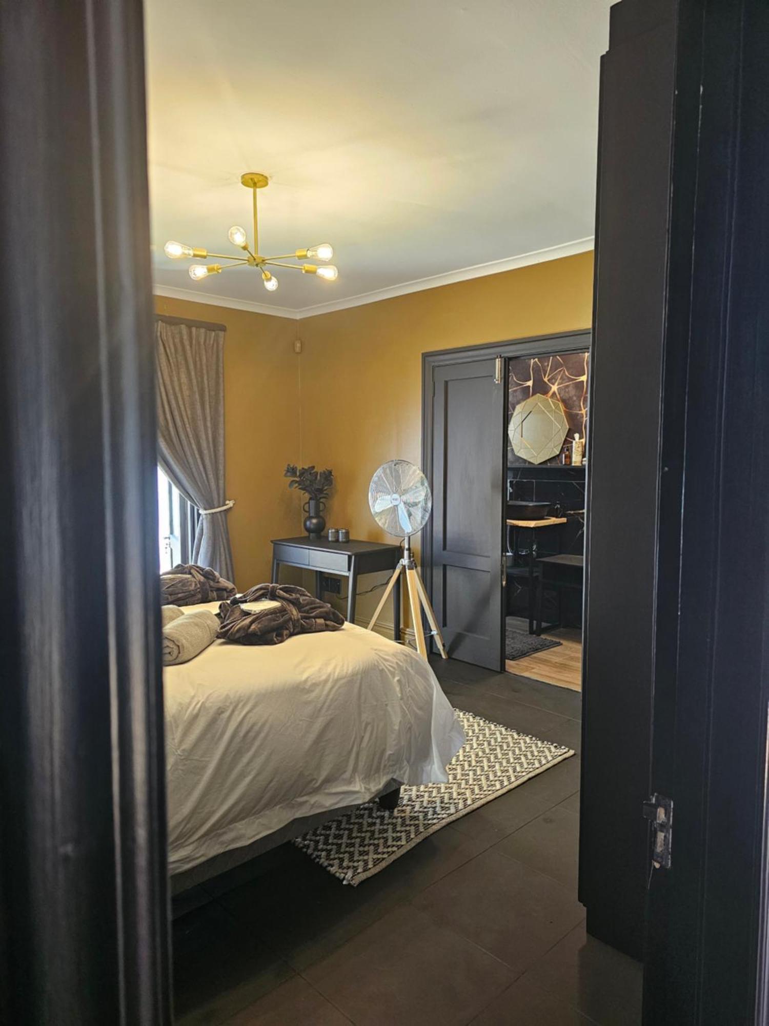 Die Heerenhuys Guest Suites Стелленбос Экстерьер фото